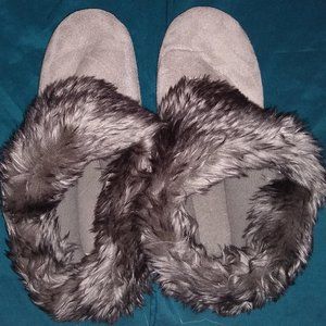 Grey House Slippers | Women's 8.5-9